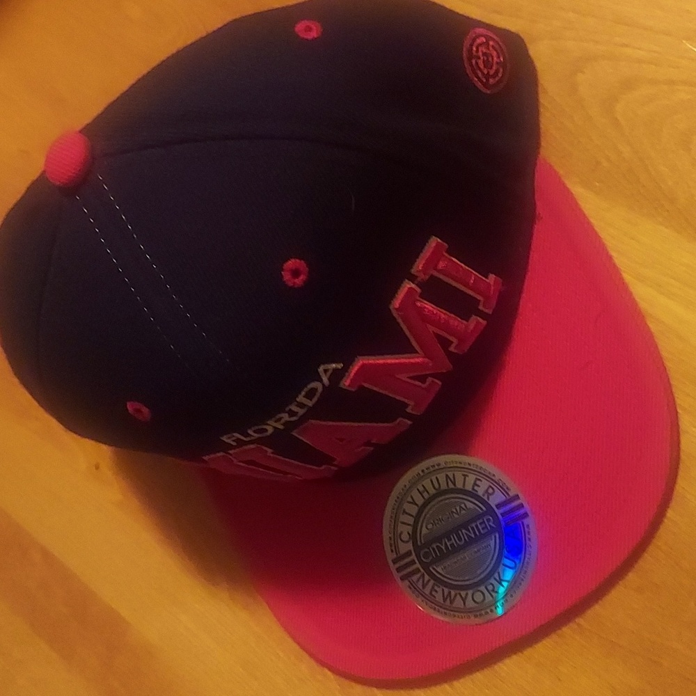 Vintage Miami SnapBack Hat Cap City Hunter Black & Red